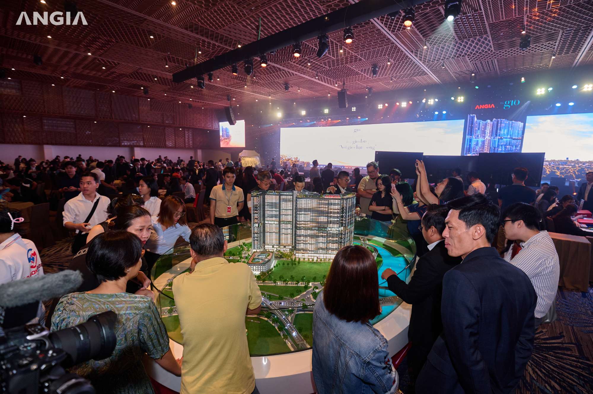 LỄ CÔNG BỐ THÁP GIÓ ĐÔNG 