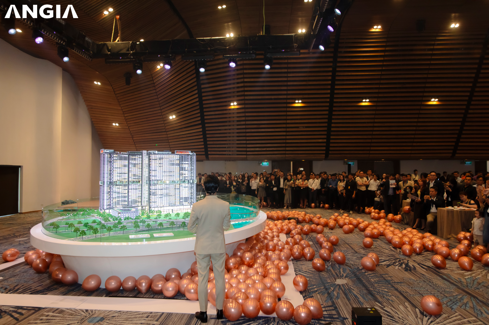 KHAI TRƯƠNG SA BÀN THE GIÓ RIVERSIDE